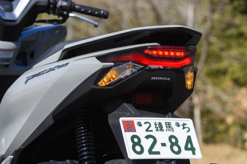 【レビュー】ホンダ新型「PCX160」インプレ（2025年）プラス32ccの余裕が生み出すゆとりある走り！