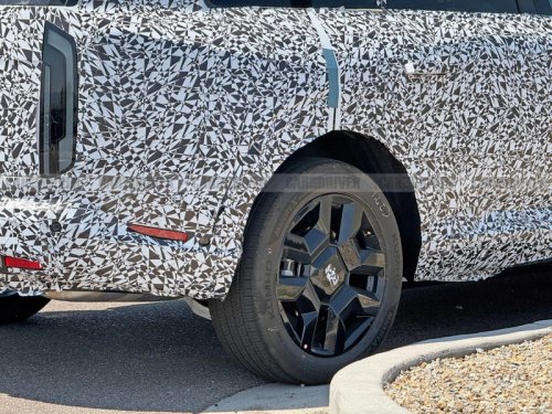 2026 Kia Telluride Emulates a Rolls-Royce Cullinan in New Spy Photos