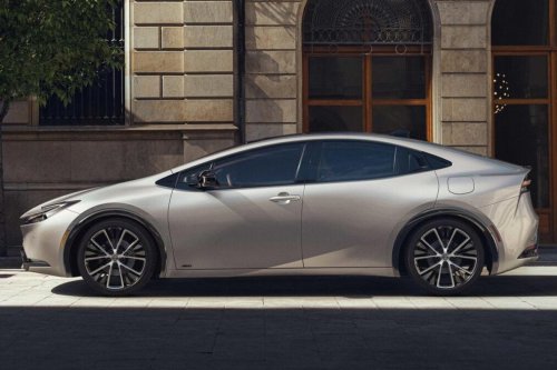 「燃費25km/Lは当たり前？」…“ハイブリッドの元祖”プリウス、オーナーが語るリアルな実力とは