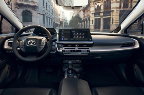 「燃費25km/Lは当たり前？」…“ハイブリッドの元祖”プリウス、オーナーが語るリアルな実力とは