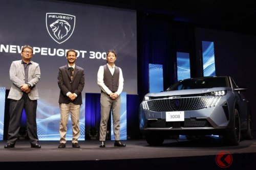 新型「“5人乗り”フラッグシップSUV」発表！ 8年ぶりの“全面刷新”で「斬新デザイン」＆“リッター約20キロ”走る新パワトレ採用！ メーカー初「画期的システム」も搭載のプジョー「3008」発売！