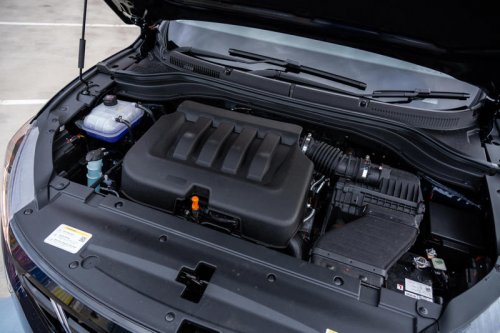 2025 Mahindra XUV700 AX7L vs Nissan X-Trail ST-L comparison: Spec battle