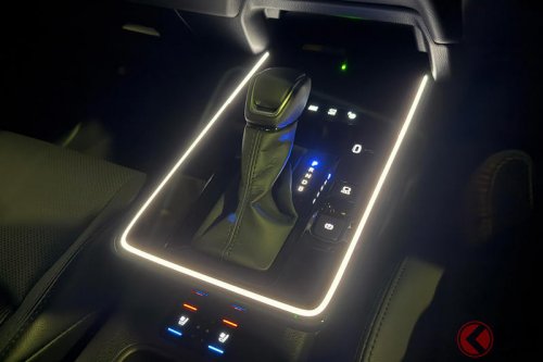 トヨタ新「カロクロ」は「一部値上げなし？」 めちゃ改良したのになぜ？ 日本初「画期的システム」採用の理由は？ 開発者にコダワリを聞いた