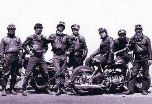 15 Red-Line-RPM Pics Of 1980's Japanese Biker Gangs