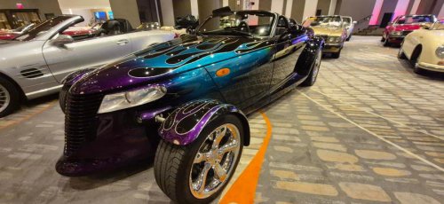 Hundreds of classic cars on display at Las Vegas hotel