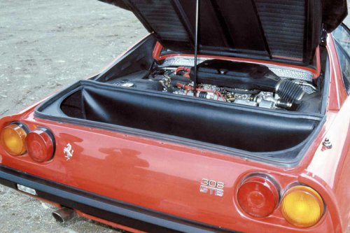 フェラーリ 308GTBは、ピニンファリーナの造形美とV8パワーを融合していた【スーパーカークロニクル・完全版／010】