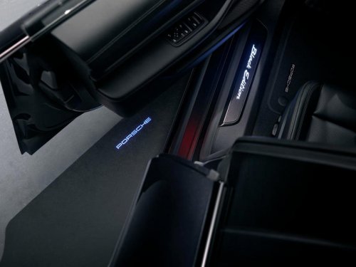 Gallery: 2026 Porsche Taycan Black Edition Photos