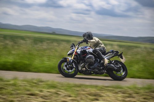 BMW R 1300 R試乗レポート｜国際試乗会で体感した最新ネイキッドバイクの進化