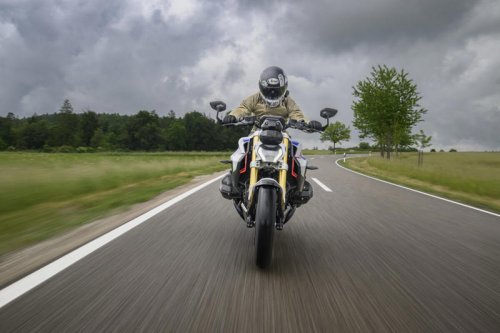 BMW R 1300 R試乗レポート｜国際試乗会で体感した最新ネイキッドバイクの進化