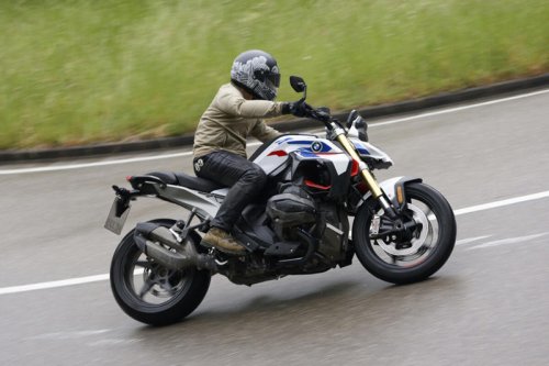 BMW R 1300 R試乗レポート｜国際試乗会で体感した最新ネイキッドバイクの進化