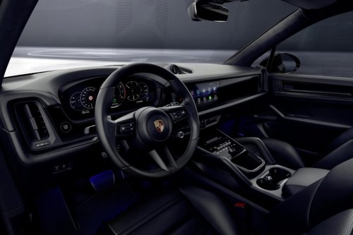 ポルシェジャパンがブラックでコーディネートした「タイカン」と「カイエン」「カイエン クーペ」の特別仕様車を導入