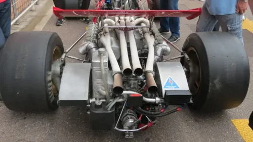 伝説のフェラーリが傷つく：写真