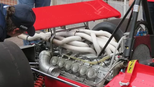 伝説のフェラーリが傷つく：写真