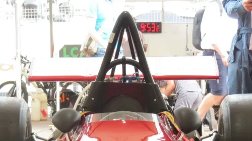 伝説のフェラーリが傷つく：写真