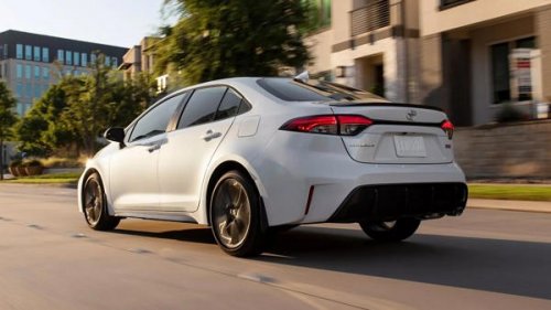 新型「カローラ」2026年型デビュー！内装デジタル化＆全車安全装備標準化で“最強の実用セダン”に進化