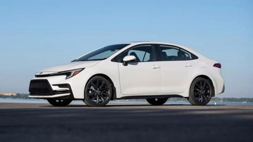 新型「カローラ」2026年型デビュー！内装デジタル化＆全車安全装備標準化で“最強の実用セダン”に進化