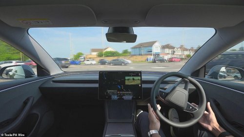 Self-driving car takes on Swindon's Magic Roundabout