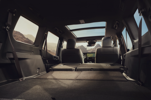 ついに「初の本格SUVハイブリッド」登場！ トヨタ・ランドクルーザーが457馬力で復活…その走破力と実用性とは