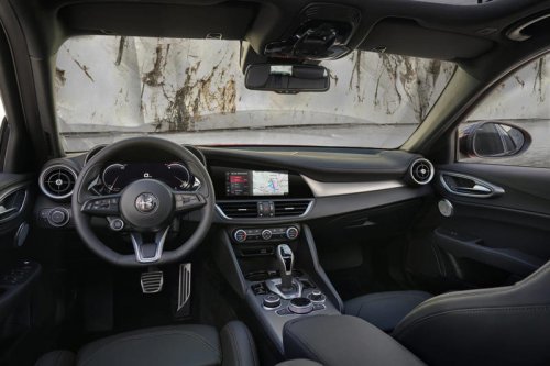 アルファロメオ「ジュリア」に新グレード「スプリント」が追加、魅力がつまったエントリーモデル