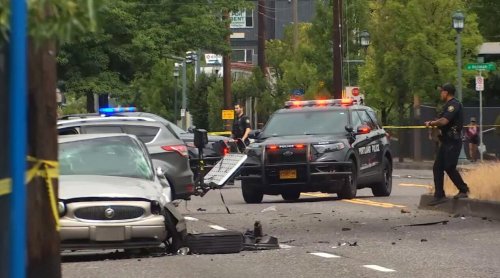 1 dead, 4 hurt after SUV drives onto sidewalk, crashes into 3 vehicles in NE Portland