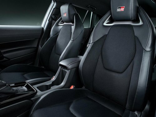 ちょうどいい塩梅！389万円カローラクロスのGRバージョンってどうなの？