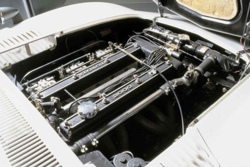 トヨタ 2000GTは、トヨタが世界に存在を示したメモリアルカーだった【スーパーカークロニクル・完全版／019】