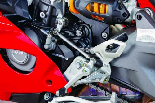 【レビュー】ドゥカティ「パニガーレV2S」インプレ｜難しさを感じさせず操る楽しさに溢れた新時代のドゥカティが誕生