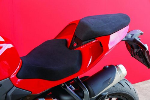 【レビュー】ドゥカティ「パニガーレV2S」インプレ｜難しさを感じさせず操る楽しさに溢れた新時代のドゥカティが誕生