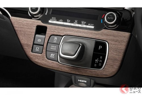 トヨタ新型「アクア」登場！ 精悍さアップな“エアロ”とは？ オシャレ「ウッド調」内装にも注目！ 新しくなった「モデリスタ」デザインの狙い