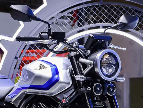 【世界初公開！】ホンダ「CB500 Super Four」「CBR500R FOUR」登場！ 倒立フォークにモノショック採用、国内向け400にも期待!!