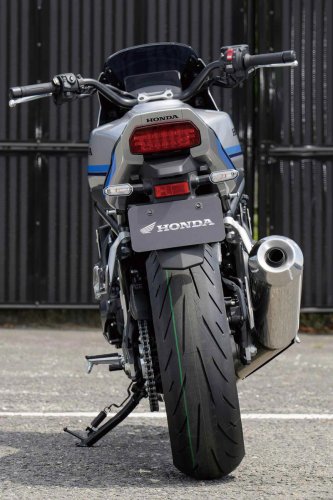 鈴鹿8耐でお披露目されたホンダ「CB1000F SE コンセプト」の各部装備をじっくり解説｜ボディカラーは合計3色が登場予定