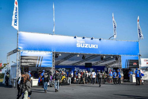 新型「GSX-R1000R」の実車をチェック！ まさかの“ミニGSX-R”も電動バイクで登場か⁉︎【スズキのバイク！ の耳よりニュース】