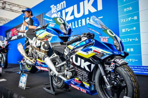 新型「GSX-R1000R」の実車をチェック！ まさかの“ミニGSX-R”も電動バイクで登場か⁉︎【スズキのバイク！ の耳よりニュース】