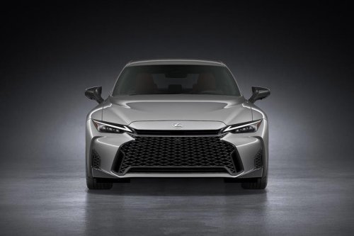 LEXUS「IS」がさらに精悍に進化。コンパクトFRスポーツセダンの走る楽しさと躍動感の熟成も進む