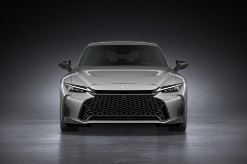LEXUS「IS」がさらに精悍に進化。コンパクトFRスポーツセダンの走る楽しさと躍動感の熟成も進む