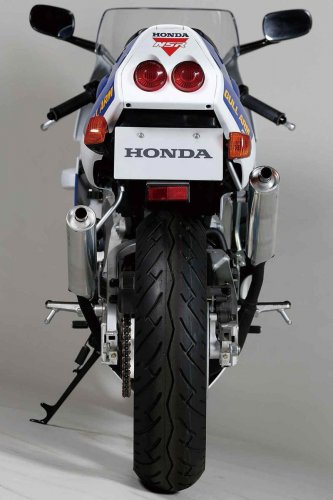ホンダ「NSR250R」（MC21・1990年）を解説！ 2ストで初めて鈴鹿4耐を制覇｜上級グレード・SEや当時の製品カタログも掲載