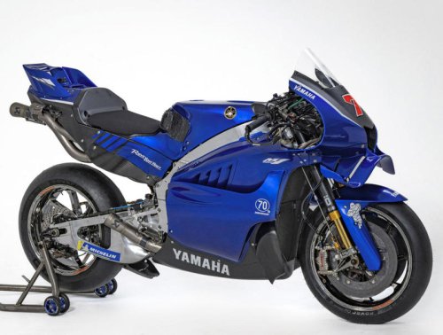 【ついに登場！】ヤマハ、V4エンジン搭載の「YZR-M1」をミサノで公開！サンマリノGPで初走行へ！