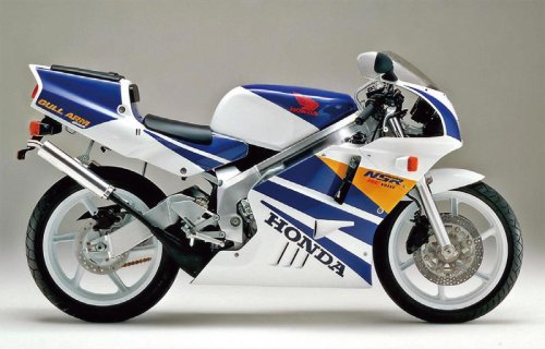 ホンダ「NSR250R」（MC21・1990年）を解説！ 2ストで初めて鈴鹿4耐を制覇｜上級グレード・SEや当時の製品カタログも掲載