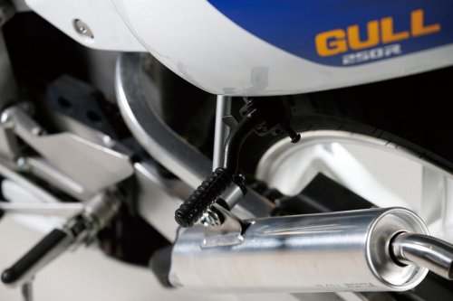 ホンダ「NSR250R」（MC21・1990年）を解説！ 2ストで初めて鈴鹿4耐を制覇｜上級グレード・SEや当時の製品カタログも掲載