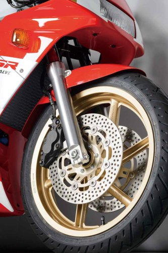 ホンダ「NSR250R SP」（MC21・1990年）を解説！ 2500台限定で登場したキャビンカラー｜1992年までに登場したSPモデルとそのカタログを掲載