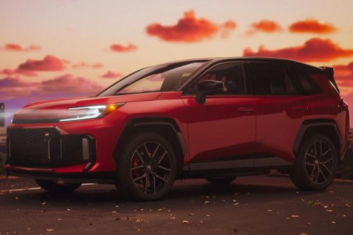 「新型RAV4公開」トヨタ2026年モデル、デジタル化＆最新安全技術でSUVベストセラーがさらに進化