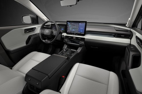 「新型RAV4公開」トヨタ2026年モデル、デジタル化＆最新安全技術でSUVベストセラーがさらに進化