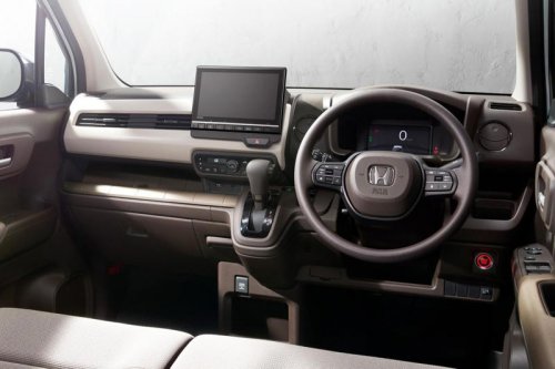 ホンダ「N-WGN」が安全性と快適性を磨き上げ一部改良。カスタムに特別仕様車「BLACK STYLE」を設定