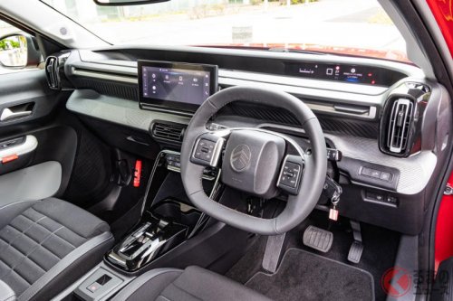 339万円！リッター「22km」走る新型「“輸入”コンパクトSUV」登場！ 全長4m級ボディ採用＆1.2リッターターボエンジン搭載のシトロエン「新型C3」を試す