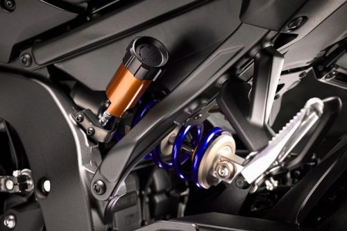 ヤマハが新型バイク「YZF-R9 ABS」を発売 - スーパースポーツなのに親しみやすい?