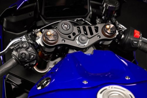 ヤマハが新型バイク「YZF-R9 ABS」を発売 - スーパースポーツなのに親しみやすい?