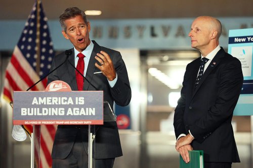 More Than 100 Drivers Detained in ICE Highway Sweep