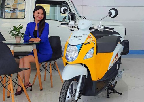 【ハヤブサルックのアツい1台！】スズキ「Let's110」は前後14インチの快速スクーター【世界でがんばる!! 日本メーカーの珍車大図鑑 Vol.17】