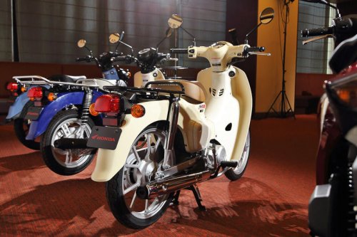 新時代のホンダ「スーパーカブ」は安くて使える? 新基準適合モデルの完成度