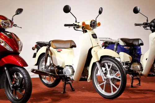 新時代のホンダ「スーパーカブ」は安くて使える? 新基準適合モデルの完成度